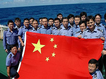 中国渔政巡航编队仍然坚守在钓鱼岛海域