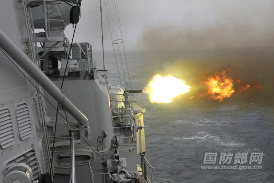 我海军现代舰630近防炮猛射