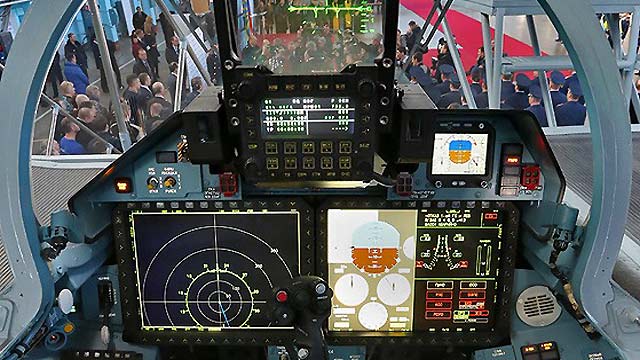 俄再公开首批苏-35s战机服役照 先进玻璃化座舱曝光