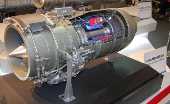图文:国产500公斤推力涡扇发动机模型