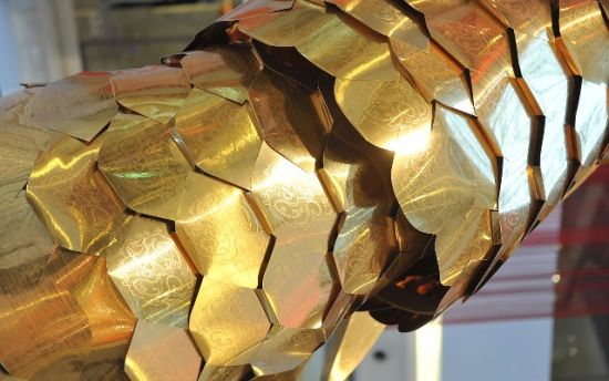 全手工缝制的鳞片