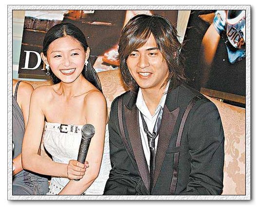 大s与仔仔小s开工前,大s和仔仔传出分手,有报导指两人各有新欢,也有说