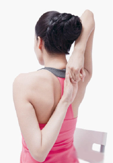 双手反向弯曲扣于背后