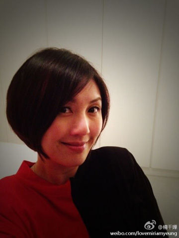 春娇杨千嬅的清凉时髦蓝紫发色