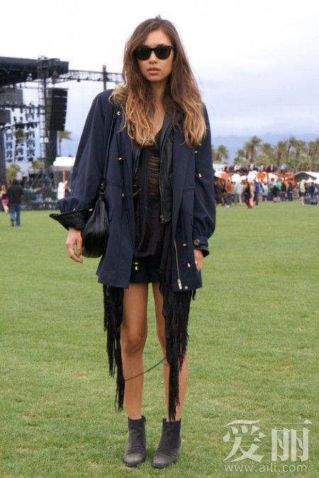 薄纱连体短裤备受时尚界认可的时尚博主rumi neely,用挺括的topshop