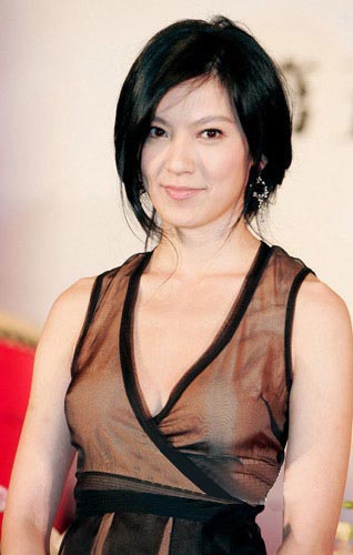 组图:穿出诱人美胸就选小一号衣(5)