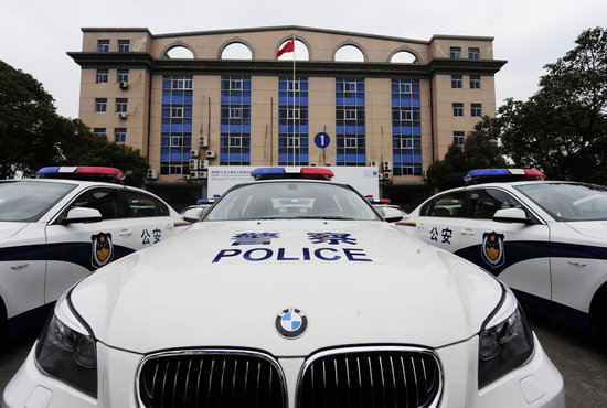 上海市公安局交通警察总队装配宝马5系警车,为世博保驾护航