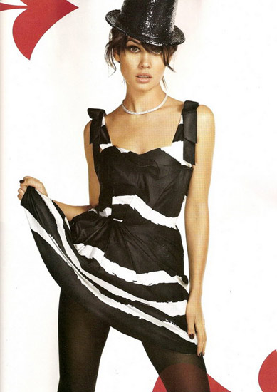 "邦女郎"奥尔加写真身材玲珑(组图)(2)