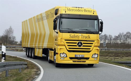 戴姆勒卡车18月全球销量同比微增04