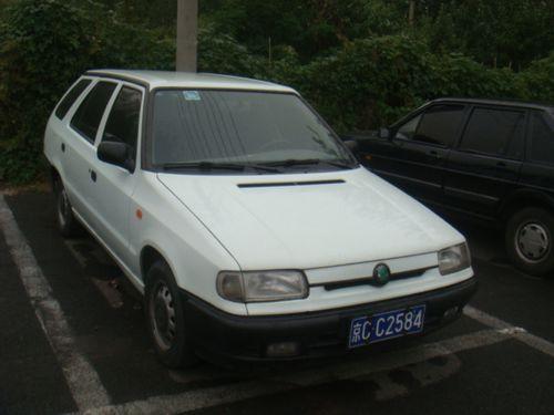 破帽遮颜过闹市 二手进口斯柯达弗雷西亚_新浪汽车_新浪网