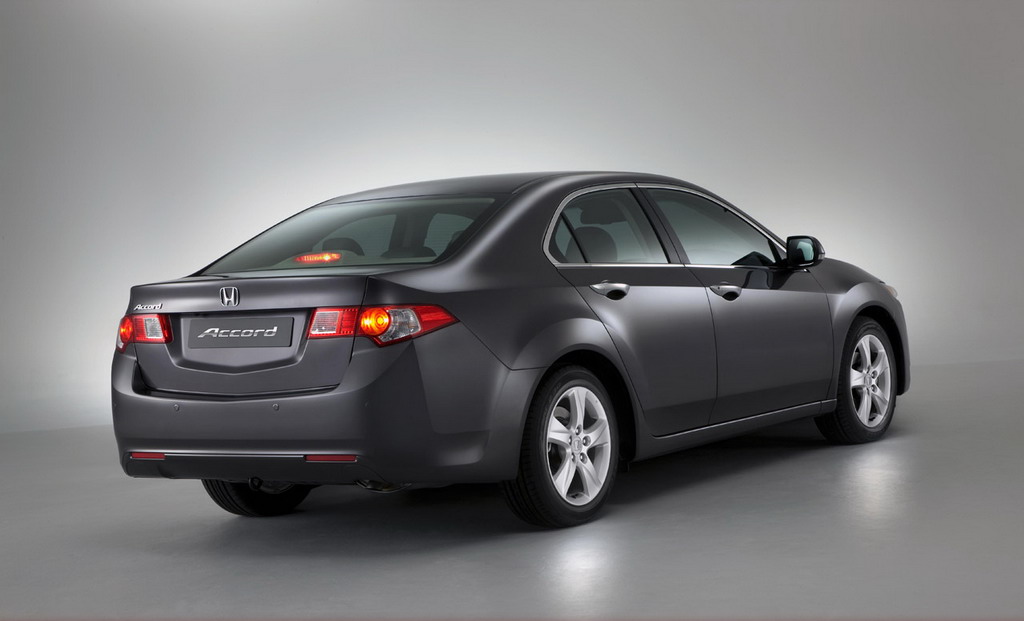 图为欧版雅阁外观及内饰