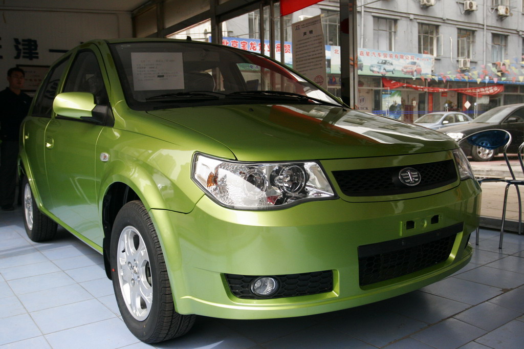 天津一汽两厢威志外观