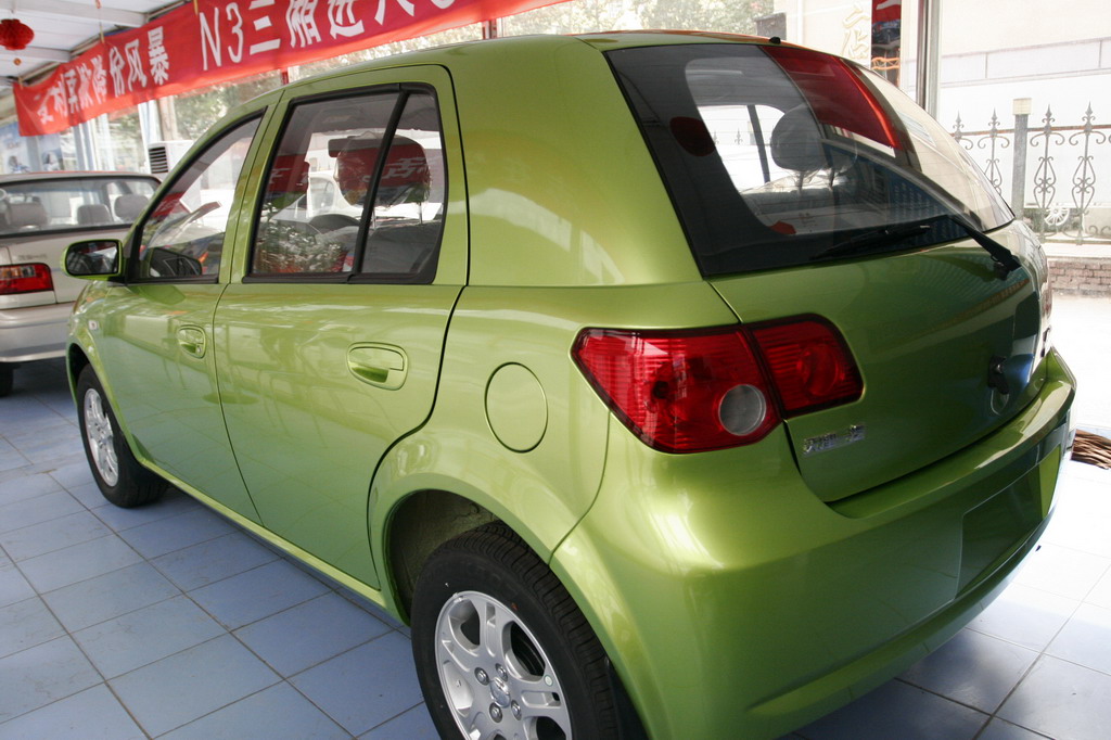 天津一汽两厢威志外观