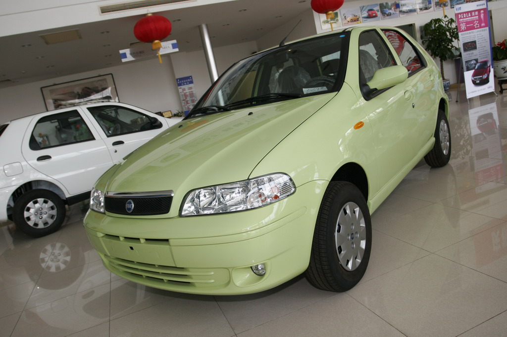 南京菲亚特派力奥外观