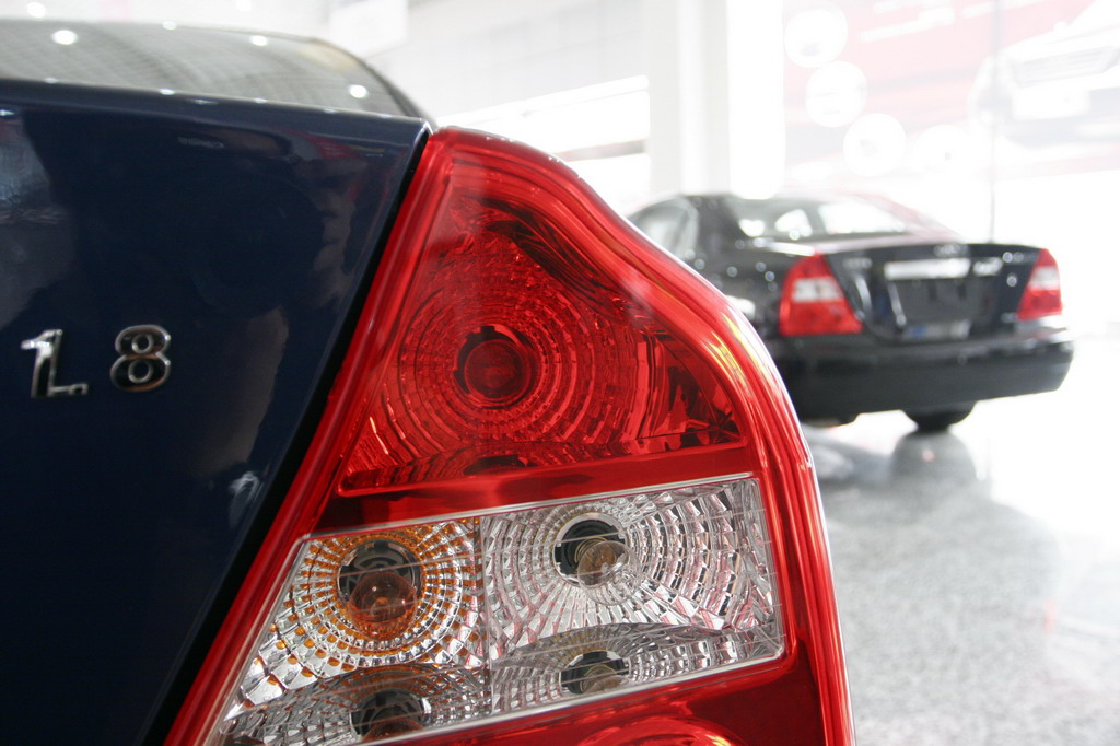 奇瑞新东方之子尾灯