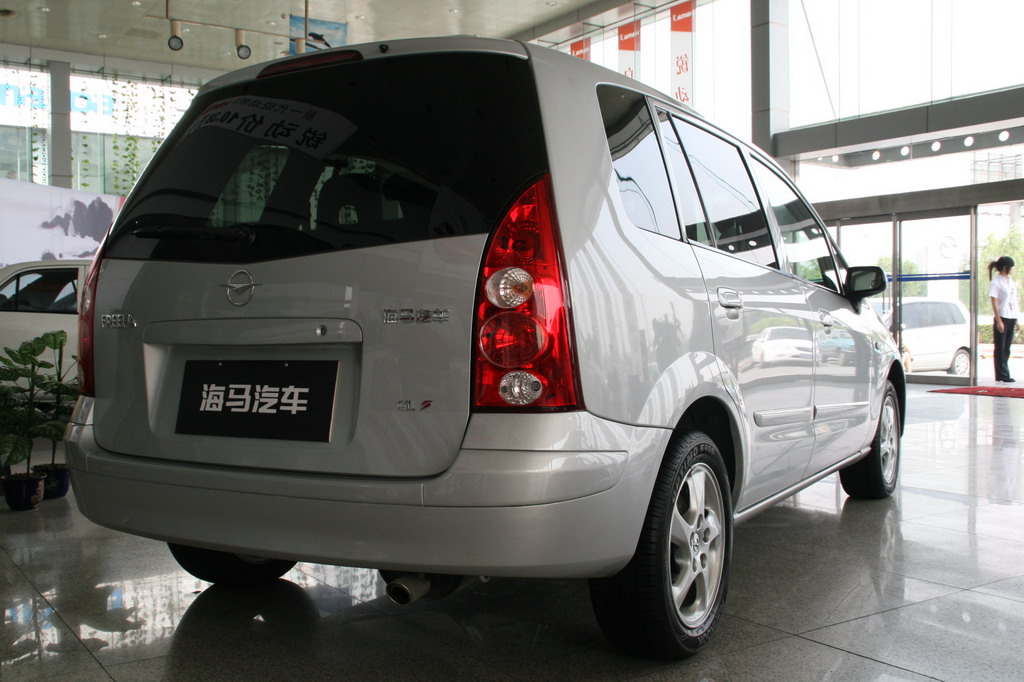 海马汽车新普力马尾部