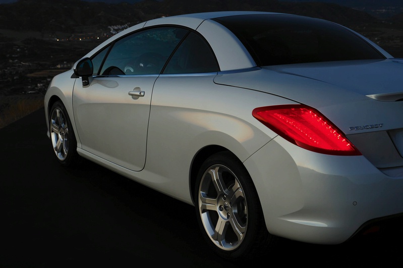 全新标致308cc敞篷跑车