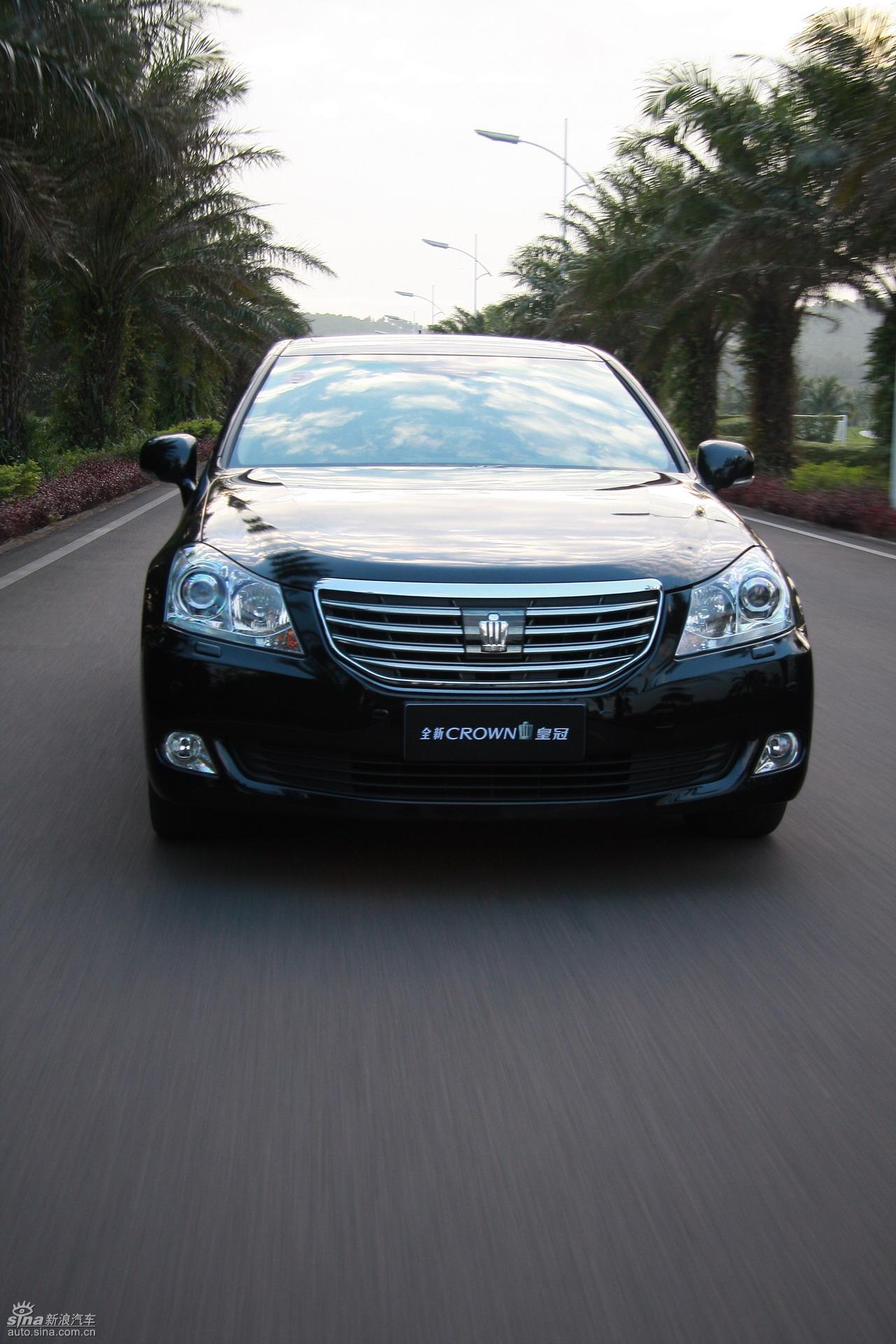 丰田新皇冠试驾实拍图动态