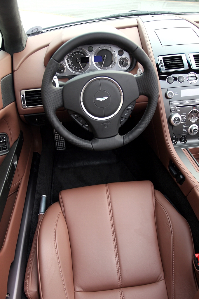 v8 vantage roadster内饰图片