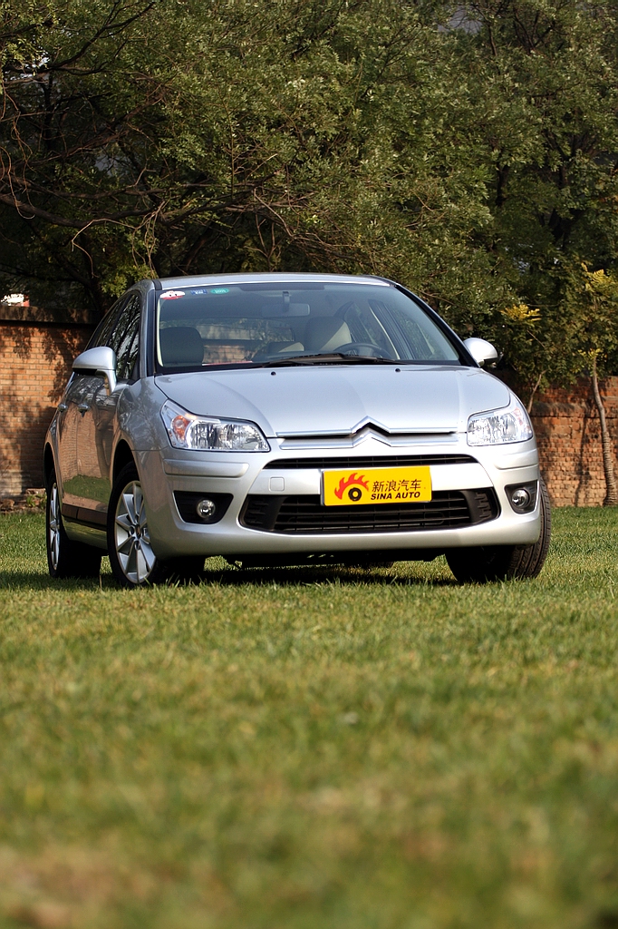 东风雪铁龙世嘉外观图片