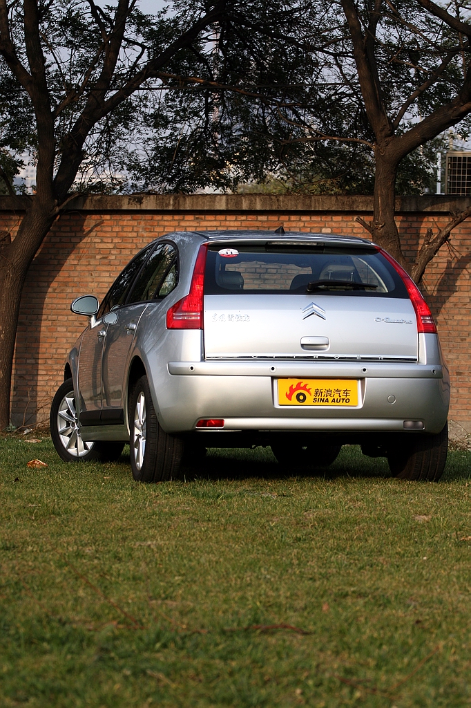 东风雪铁龙世嘉外观图片