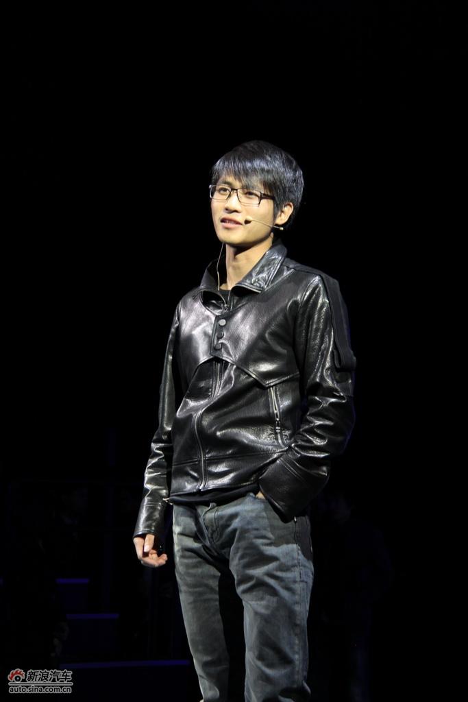 著名车手韩寒现场致辞