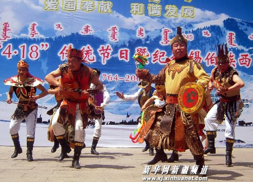 新疆锡伯族群众喜庆"西迁节"