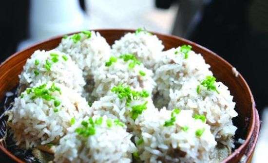 粢毛肉圆四道塘栖美食此次塘栖之行,我们还搜集到了几道有名的小吃,一