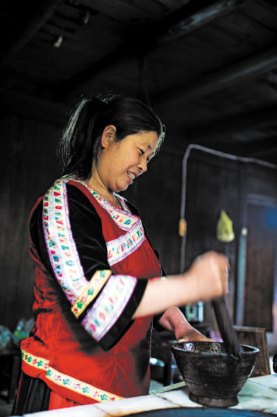 苗家姑娘节黑米饭飘香千年