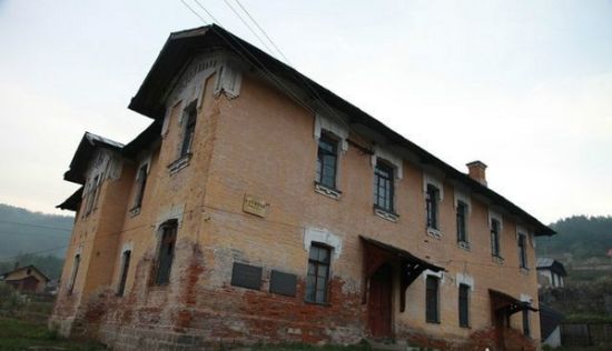 走访横道河子铁路大白楼(组图)