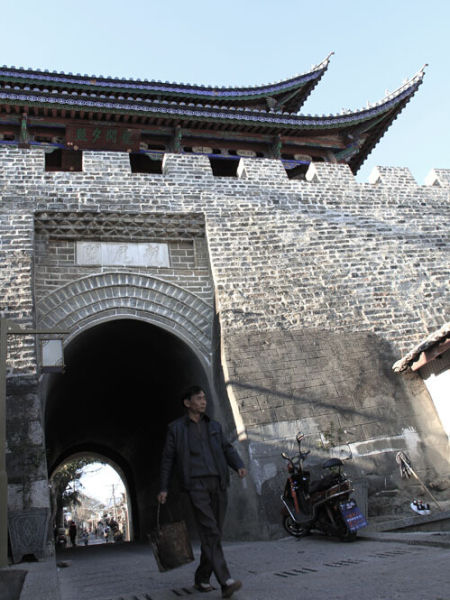 龙尾关古城墙龙尾城是南诏古城遗址,阁罗凤所筑,因苍山自北向南势如游