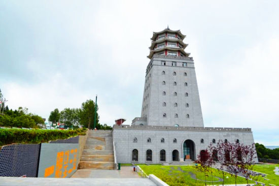 龙虎阁   防川龙虎阁地处中,俄,朝三国交界地带,是防川风景名胜区的
