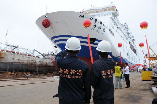 亚洲最大最豪华客滚船"渤海钻珠"轮下水