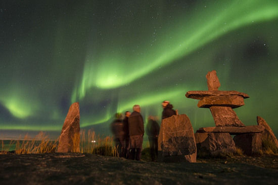 丘吉尔坐落于哈德逊湾(hudson bay)的岩石海岸上,富有亚北极地区的