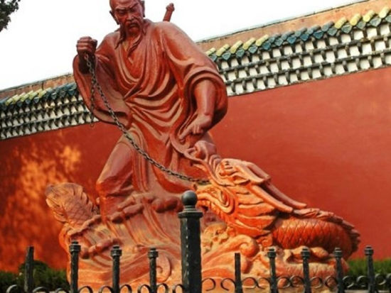 西山万寿宫是为纪念晋代著名西山万寿宫道家人物许真君而修建的一座