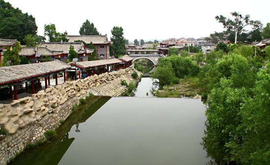 藍田縣地處陝西秦嶺北麓,關中平原東南部,是西安市轄縣,縣城距市區