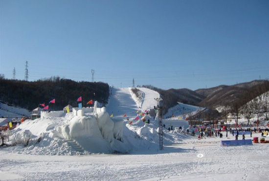 新浪博客戴燕) 東風湖於本溪市的東風湖旅遊度假村是國家aaa級景區