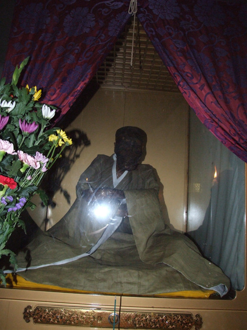 供奉在日本总持寺的希迁大师肉身舍利