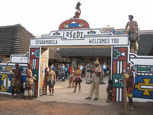 世界杯时间:非洲部落 用微笑欢迎你(组图)