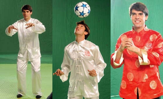 玩太极足球 穿唐装送祝福 卡卡中国行帅爆