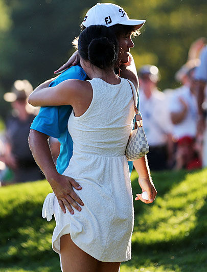 杜夫纳摸妻子翘臀