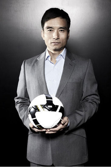 孙葆洁撰文谈足球发展趋势举例巴萨西班牙全文