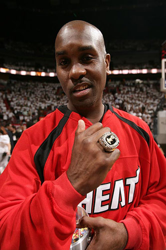 惊爆消息手套佩顿欲战cba 外援创纪录月薪将诞生