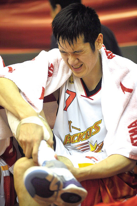 铁军战士是这样打球的 李可重伤也不下火线(图)_篮球-cba_nike新浪