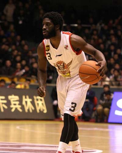 espn曝山东和杰特续约两年 上赛季场均送24 4 5