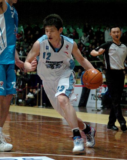 图文星锐赛星之队129126锐之队陈磊带球突破