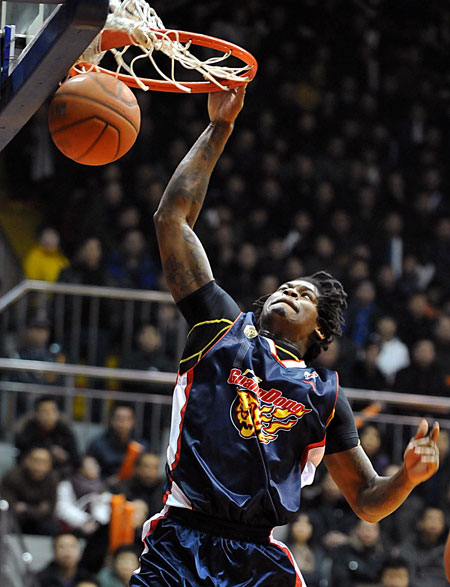 图文-[cba第30轮]新疆121-112广东 广东队帕克扣篮