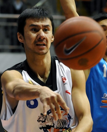 图文-[cba季后赛]新疆109-91福建 木拉提声东击西