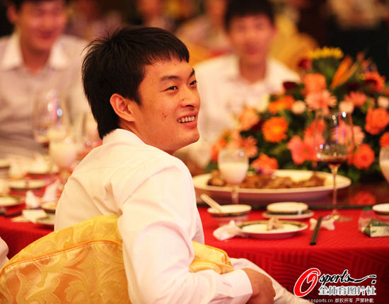 图文广东宏远庆功宴陈江华乐在其中