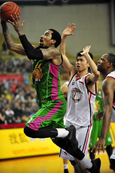 图文cba佛山111107浙江jr史密斯比赛中上篮